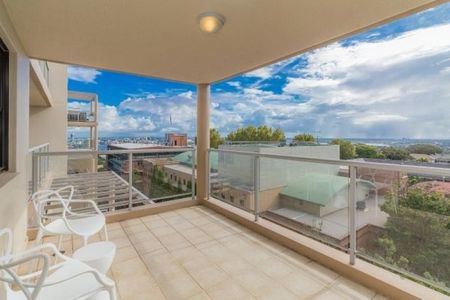 SPACIOUS MODERN LIVING - Photo 2