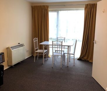 1 Bed Flat, Dellow Close, IG2 - Photo 2