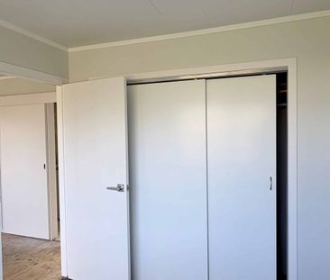 Upstairs Downstairs - Photo 3