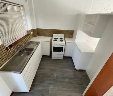 Freshly Renovated - Central, Easy-Care Living in the Heart of Maylands - Photo 4