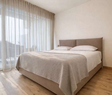 Apartment with lake view and garden terrace - Photo 5