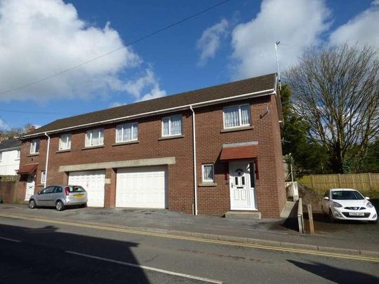 Old Oak Lane, Carmarthen, Carmarthenshire, SA31 - Photo 1