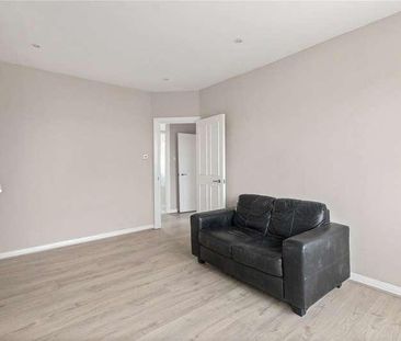 Carlingford Gardens, London, CR4 - Photo 2