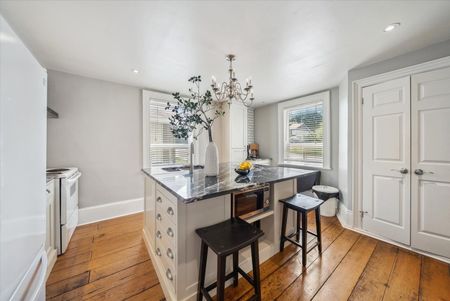 For Lease - 19277 Yonge Street, East Gwillimbury, Ontario - Photo 3