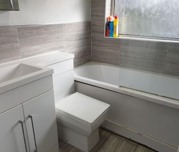 3 bedroom semi-detached house to rent - Photo 6