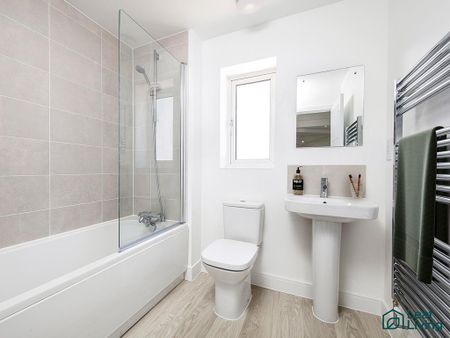 3 bedroom semi-detached house to rent - Photo 4