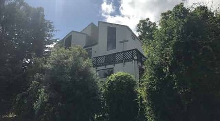 Refurbished Family Home with Panoramic Views - Photo 3