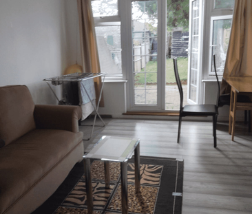 Aluric Close, Grays, RM16 - Photo 1