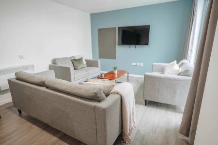 Gold En Suite (Washer/Dryer) - Photo 2