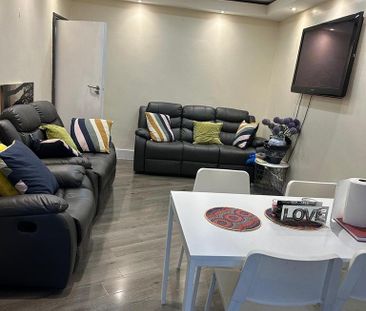 4 bedroom house of multiple occupation to rent - Photo 1