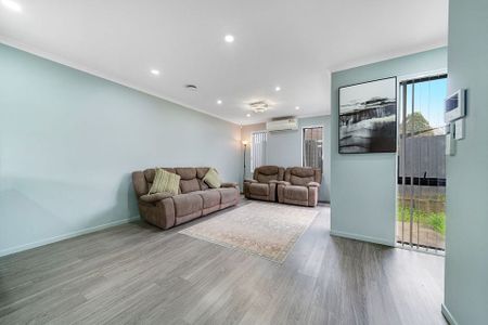 199D Whitney St - Near New- 3 Bedroom Townhouses - Photo 2