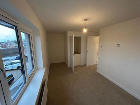 3 bedroom semi-detached house to rent - Photo 4