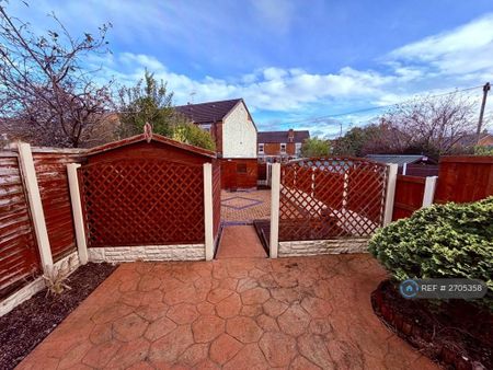 3 bedroom semi-detached house to rent - Photo 2