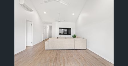 Fully Furnished 2 Bedroom Unit with Private Courtyard in The Grove - Photo 2