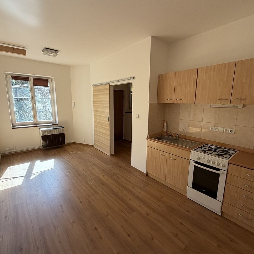 Pronájem bytu 2+kk 45 m² - Fotografie 1