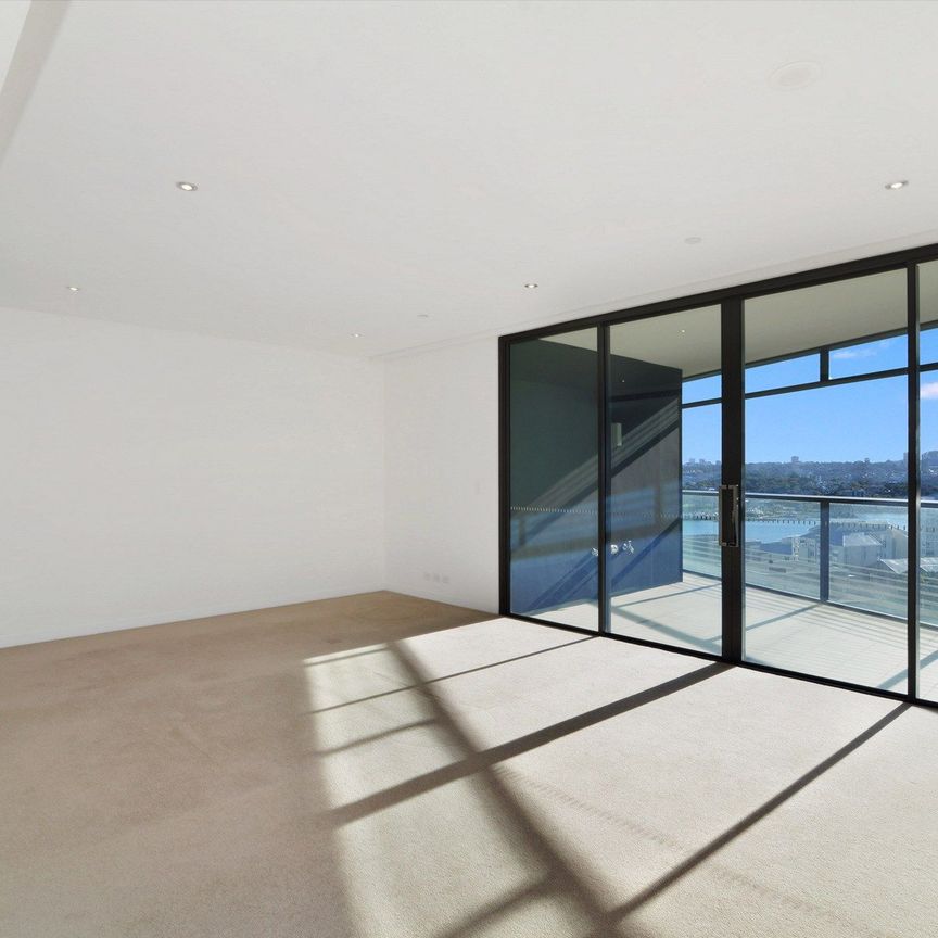 Executive Two Bedroom Residence in Prestigious Jacksons Landing - Photo 1