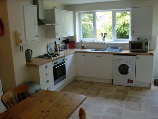 5 bedroom semi-detached house to rent - Photo 1