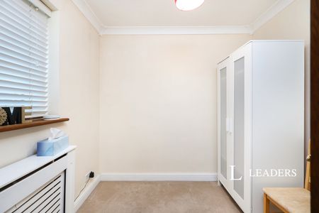 4 bedroom house to rent Avalon Close, Watford, WD259TW - Photo 4