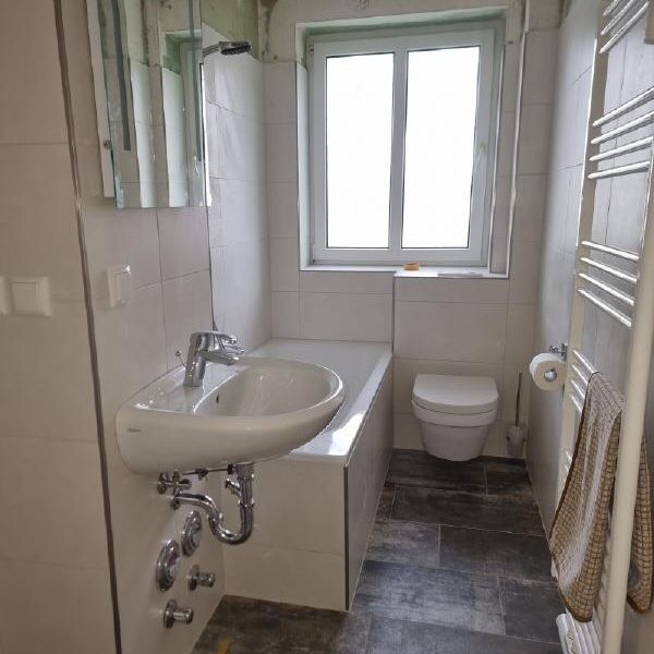 Frisch sanierte Dreiraumwohnung in schöner Wohnlage! - Photo 1