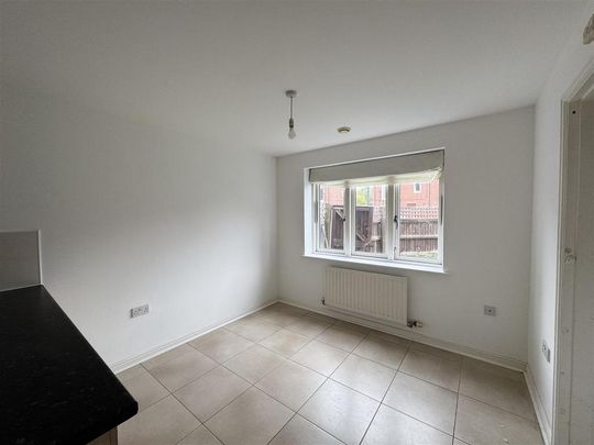 4 bedroom semi-detached house to rent - Photo 1