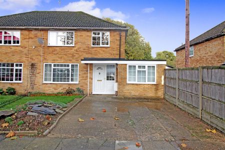 Charlwood Walk, Crawley - Photo 2