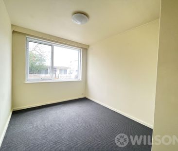 One bedroom apartment in perfect location - Photo 3