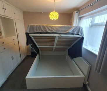 1 bedroom in a flat share to rent - Photo 4