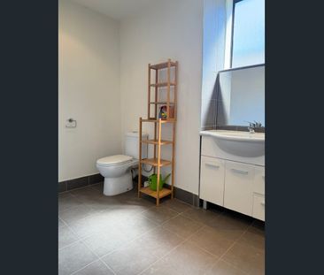 Partly Furnished Ground-Floor Apartment Moments from Chadstone - Photo 6