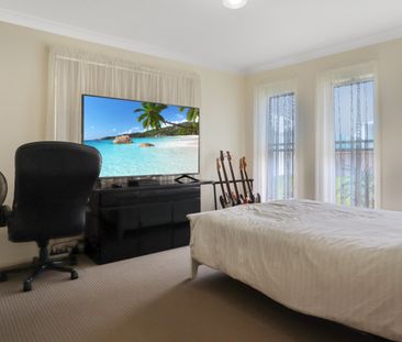 Neat & Modern Family Home - Photo 1