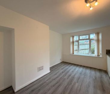 3 bedroom end of terrace house to rent - Photo 2
