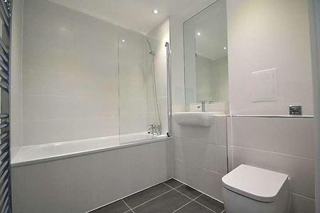 Bromley Road, London, SE6 - Photo 2