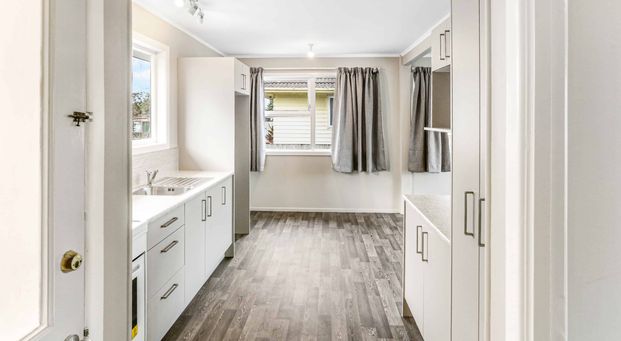 Three bedroom home in Otara! - Photo 1