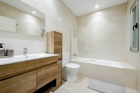 Calle del Castillo, Madrid, Community of Madrid 28010 - Photo 4