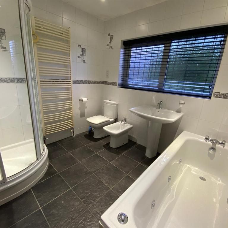 5 bedroom detached house to rent - Photo 1