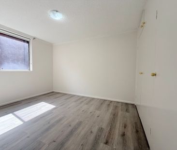 Spacious 2 Bedroom Unit - Photo 4