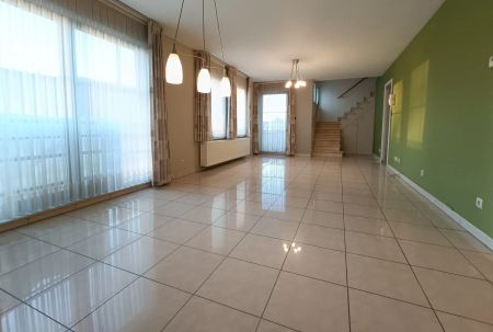 RUIM DUPLEX APPARTEMENT MET TERRAS EN AUTOSTAANPLAATS - Photo 2