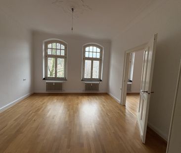 2-Zimmer Altbau mit Balkon zum Verlieben: Renoviert in Pempelfort! - Photo 4