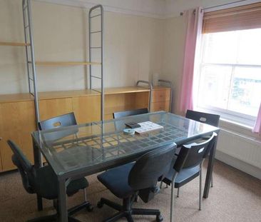 Bedroom Flat In Moordown, BH9 - Photo 3