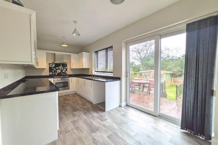 2 Bedroom Semi Detached Available Arranging tenancy - Photo 5