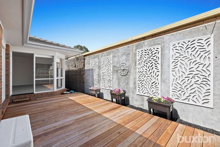 3 BEDROOM HOME IN EXCELLENT LOCATION - Photo 2