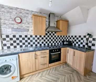 2 bedroom semi-detached house to rent - Photo 6