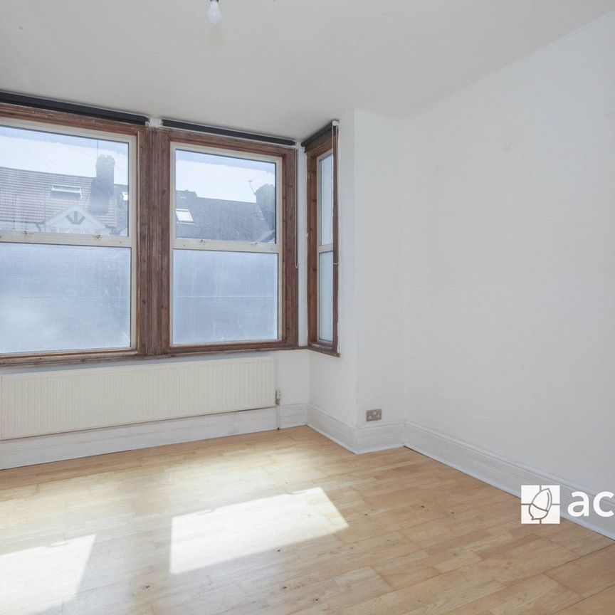 Flat to rent - Beauchamp Road, London, SE19 - Photo 1