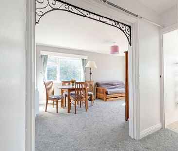 2 Bed Flat, Palmeira House, BN3 - Photo 2