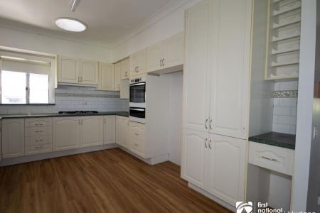 SPACIOUS COUNTRY RETREAT - Photo 5