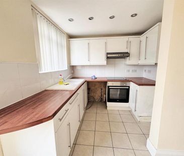 3 bedroom semi-detached house to rent - Photo 6