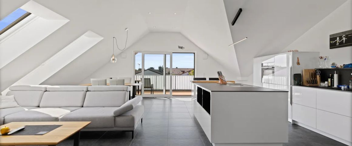 Traumhafte Dachgeschosswohnung IN-Nord - neuwertig & hochwertig ausgestattet - inkl. Einbauküche! - Foto 1