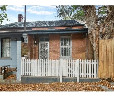 Two Bedroom Terrace in Great Location - Photo 5