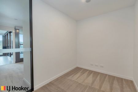 Charming Apartment in the Heart of Braddon - Photo 2