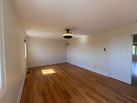 For Lease - 89 Slack Street Unit# Main and 2nd Floor only, Bradford West Gwillimbury, Ontario - Photo 3