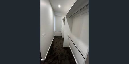 Spacious 4-Bedroom Home with 2 Bathrooms and Single Garage - Comfortable and Modern Living - Photo 2